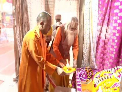 UP CM Yogi offers prayers at Ram temple, chairs meeting over development works | UP CM Yogi offers prayers at Ram temple, chairs meeting over development works