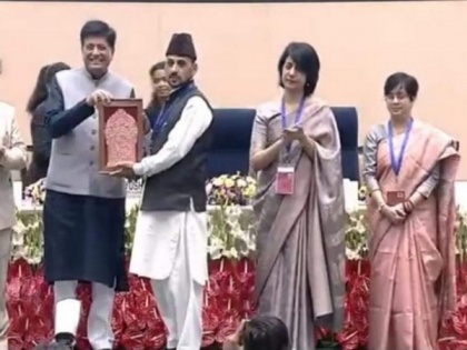 Kashmir Handicraft Artisans honoured with 2 Shilp Guru, 6 National level awards | Kashmir Handicraft Artisans honoured with 2 Shilp Guru, 6 National level awards
