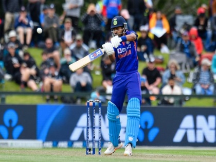 Crucial knocks by Iyer, Sundar guide India to 219 against New Zealand in 3rd ODI | Crucial knocks by Iyer, Sundar guide India to 219 against New Zealand in 3rd ODI