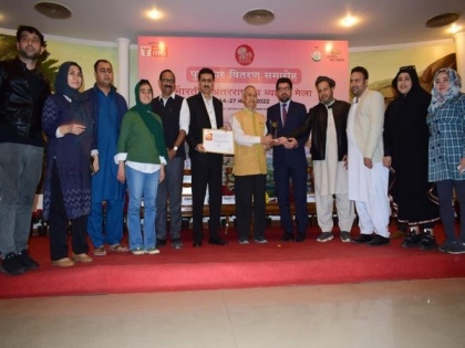 Afghanistani traders awarded gold medal at International trade fair at New Delhi | Afghanistani traders awarded gold medal at International trade fair at New Delhi