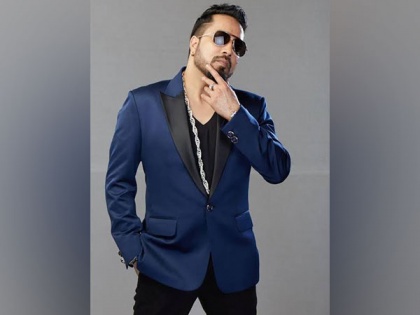 Three farmhouses including one of singer Mika Singh sealed for green laws violation | Three farmhouses including one of singer Mika Singh sealed for green laws violation