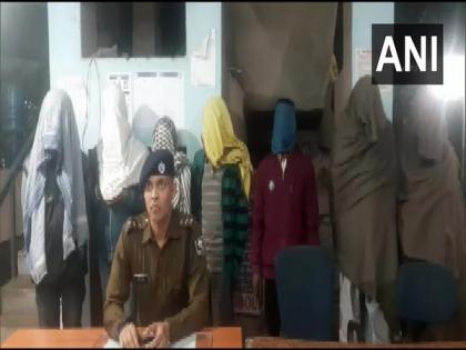 Bihar: 2 constables, 5 inmates arrested for having liquor party inside lock-up | Bihar: 2 constables, 5 inmates arrested for having liquor party inside lock-up