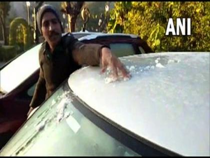 Layer of ice forms on vehicles, fields in Mount Abu as mercury dips further | Layer of ice forms on vehicles, fields in Mount Abu as mercury dips further