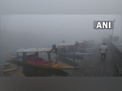 Dense layer of fog engulfs Srinagar as temperature dips to sub-zero | Dense layer of fog engulfs Srinagar as temperature dips to sub-zero