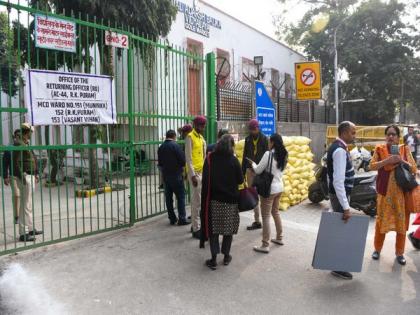 MCD polls: 45 pc voter turnout recorded till 4 pm | MCD polls: 45 pc voter turnout recorded till 4 pm MCD polls: 45 pc voter turnout recorded till 4 pm | MCD polls: 45 pc voter turnout recorded till 4 pm