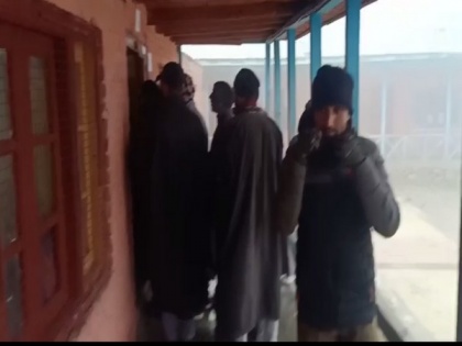 Polling held in 2 district development councils in Kashmir | Polling held in 2 district development councils in Kashmir