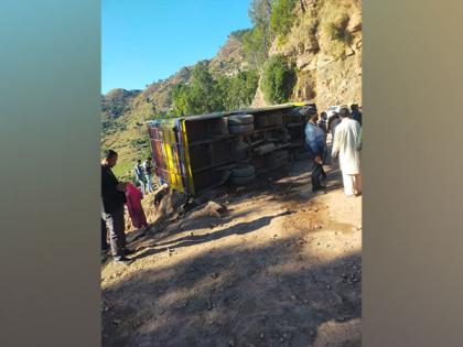J-K: 17 injured as bus turns turtle in Rajouri | J-K: 17 injured as bus turns turtle in Rajouri J-K: 17 injured as bus turns turtle in Rajouri | J-K: 17 injured as bus turns turtle in Rajouri