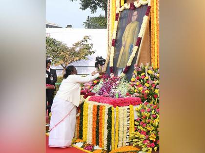 President Droupadi Murmu pays floral tributes to Dr Ambedkar on his death anniversary | President Droupadi Murmu pays floral tributes to Dr Ambedkar on his death anniversary President Droupadi Murmu pays floral tributes to Dr Ambedkar on his death anniversary | President Droupadi Murmu pays floral tributes to Dr Ambedkar on his death anniversary