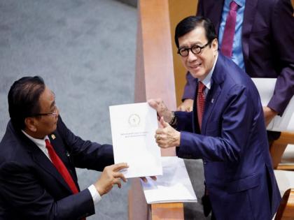 Indonesia criminalizes sex outside marriage | Indonesia criminalizes sex outside marriage