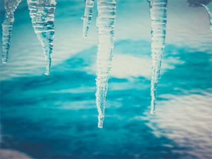 Scientists advance insights into cause of ripples on icicles | Scientists advance insights into cause of ripples on icicles