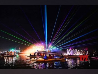 J-K: Houseboat festival organised on Dal Lake to attract tourists in winter | J-K: Houseboat festival organised on Dal Lake to attract tourists in winter