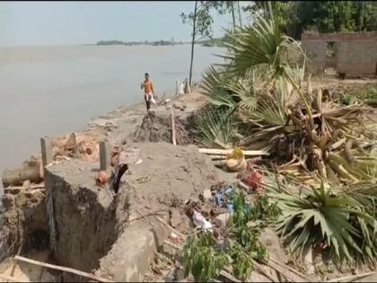 Brahmaputra River erodes entire Assam village, leaves people homeless | Brahmaputra River erodes entire Assam village, leaves people homeless