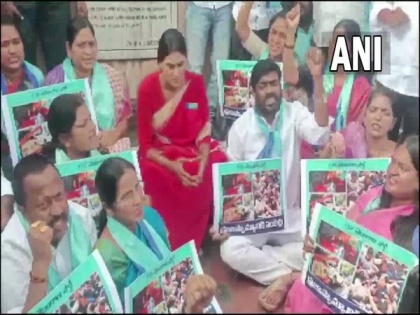 Telangana: On hunger strike, YSRTP chief YS Sharmila shifted to hospital | Telangana: On hunger strike, YSRTP chief YS Sharmila shifted to hospital