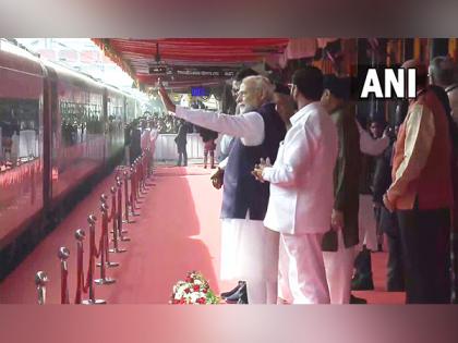 PM Modi flags off Vande Bharat Express on Nagpur-Bilaspur route | PM Modi flags off Vande Bharat Express on Nagpur-Bilaspur route PM Modi flags off Vande Bharat Express on Nagpur-Bilaspur route | PM Modi flags off Vande Bharat Express on Nagpur-Bilaspur route