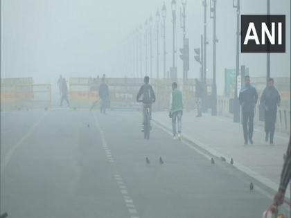 Air quality in Delhi remains in 'very poor' category with AQI at 301 | Air quality in Delhi remains in 'very poor' category with AQI at 301