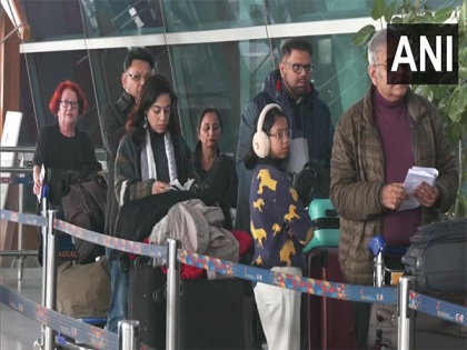 Flyers face difficulties at Delhi airport as footfall rise | Flyers face difficulties at Delhi airport as footfall rise