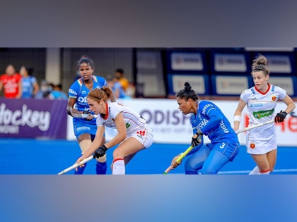 Indian women's hockey team continue winning momentum, beat South Africa 2-0 | Indian women's hockey team continue winning momentum, beat South Africa 2-0