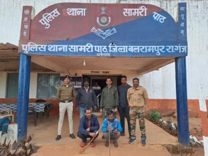Chhattisgarh: Balrampur police arrest Naxal carrying reward of Rs 1 lakh, his associate | Chhattisgarh: Balrampur police arrest Naxal carrying reward of Rs 1 lakh, his associate