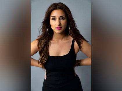 Parineeti Chopra gets new haircut for Imtiaz Ali's 'Chamkila' | Parineeti Chopra gets new haircut for Imtiaz Ali's 'Chamkila' Parineeti Chopra gets new haircut for Imtiaz Ali's 'Chamkila' | Parineeti Chopra gets new haircut for Imtiaz Ali's 'Chamkila'