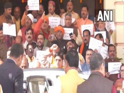 Bihar hooch tragedy: BJP MLAs protest outside state assembly | Bihar hooch tragedy: BJP MLAs protest outside state assembly