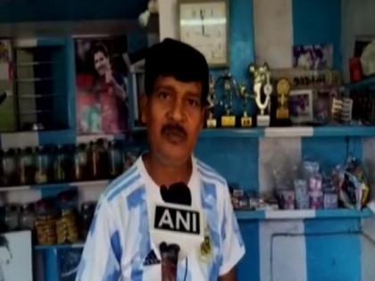 West Bengal: Tea seller paints house, shop in Argentina's flag colour | West Bengal: Tea seller paints house, shop in Argentina's flag colour