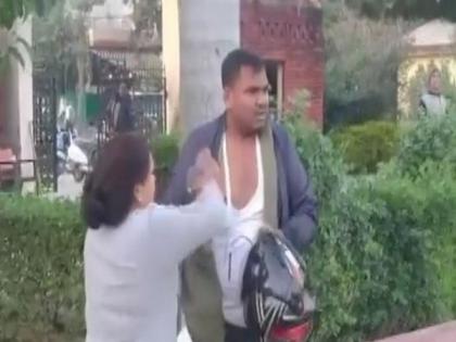 Uttar Pradesh: Woman beats man in park over dispute, investigation underway | Uttar Pradesh: Woman beats man in park over dispute, investigation underway Uttar Pradesh: Woman beats man in park over dispute, investigation underway | Uttar Pradesh: Woman beats man in park over dispute, investigation underway
