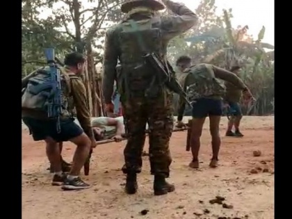Chattisgarh: CoBRA CRPF and STF deployed in Naxal area help pregnant woman reach hospital for delivery | Chattisgarh: CoBRA CRPF and STF deployed in Naxal area help pregnant woman reach hospital for delivery