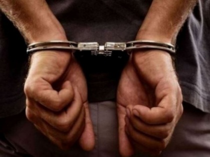 Mangaluru: Youth aKarnataka: Youth thrashed for stalking and misbehaving with minor girl in Mangaluruhrashed for stalking and misbehaving with minor girl | Mangaluru: Youth aKarnataka: Youth thrashed for stalking and misbehaving with minor girl in Mangaluruhrashed for stalking and misbehaving with minor girl