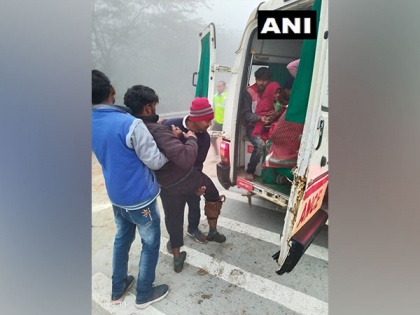 1 killed, 10 injured in road accident due to heavy fog in Uttar Pradesh | 1 killed, 10 injured in road accident due to heavy fog in Uttar Pradesh