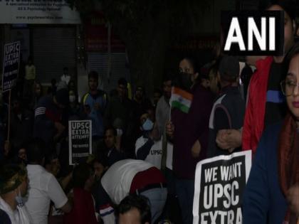 UPSC aspirants hold protest demanding extra attempt to clear exam, citing Covid | UPSC aspirants hold protest demanding extra attempt to clear exam, citing Covid