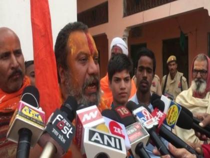 Pathaan row: Ayodhya Seer says "will burn Shah Rukh Khan alive" | Pathaan row: Ayodhya Seer says "will burn Shah Rukh Khan alive" Pathaan row: Ayodhya Seer says "will burn Shah Rukh Khan alive" | Pathaan row: Ayodhya Seer says "will burn Shah Rukh Khan alive"
