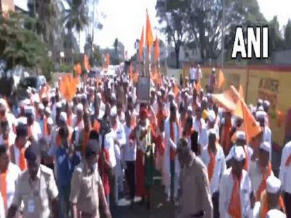 Karnataka: Panchamasali Lingayat hold padayatra in Belagavi for reservation | Karnataka: Panchamasali Lingayat hold padayatra in Belagavi for reservation