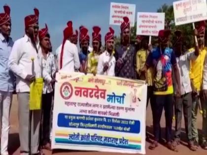 Solapur: Bachelors wearing sehras take out procession to highlight gender imbalance, demand implementation of PCPNDT Act | Solapur: Bachelors wearing sehras take out procession to highlight gender imbalance, demand implementation of PCPNDT Act