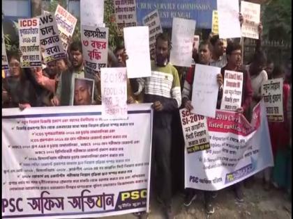 Kolkata forum stages protest, demands pending govt exams be held Kolkata | Kolkata forum stages protest, demands pending govt exams be held Kolkata