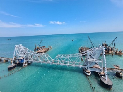 Southern Railway stops plying of trains on Pamban bridge due to high-speed winds | Southern Railway stops plying of trains on Pamban bridge due to high-speed winds