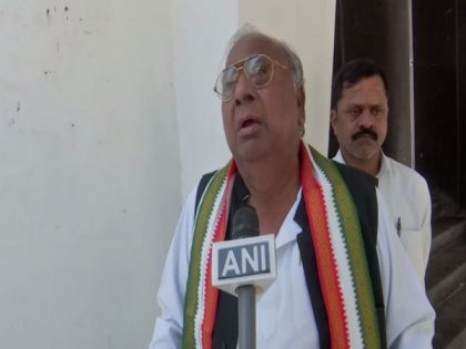 KCR fighting PM Modi on one side, indirectly helping him on the other, says Congress leader | KCR fighting PM Modi on one side, indirectly helping him on the other, says Congress leader