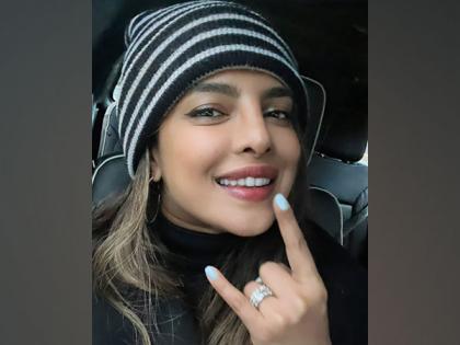 Priyanka Chopra gets into Christmas spirit with her daughter Malti Marie | Priyanka Chopra gets into Christmas spirit with her daughter Malti Marie