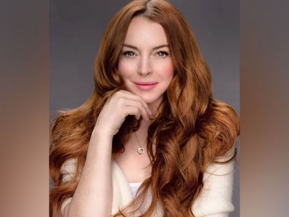 Lindsay Lohan wishes "Merry Christmas" with new holiday selfie | Lindsay Lohan wishes "Merry Christmas" with new holiday selfie
