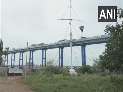 TN: Storm Warning Cage 3 mounted at Pamban port to warn of impending dangers | TN: Storm Warning Cage 3 mounted at Pamban port to warn of impending dangers