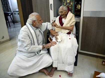 PM Modi leaves for Ahmedabad after mother Heeraben's demise, may join pre-planned West Bengal events virtually | PM Modi leaves for Ahmedabad after mother Heeraben's demise, may join pre-planned West Bengal events virtually