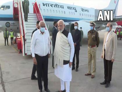 PM Modi arrives in Ahmedabad to give adieu to his mother | PM Modi arrives in Ahmedabad to give adieu to his mother