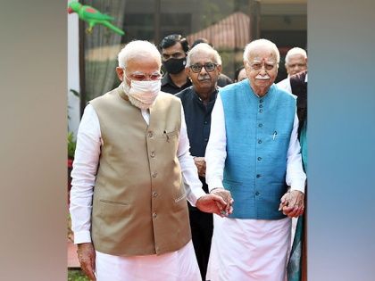 Veteran BJP leader LK Advani condole passing away of PM Modi's mother | Veteran BJP leader LK Advani condole passing away of PM Modi's mother