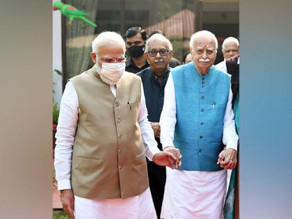 Veteran BJP leader LK Advani condole passing away of PM Modi's mother | Veteran BJP leader LK Advani condole passing away of PM Modi's mother