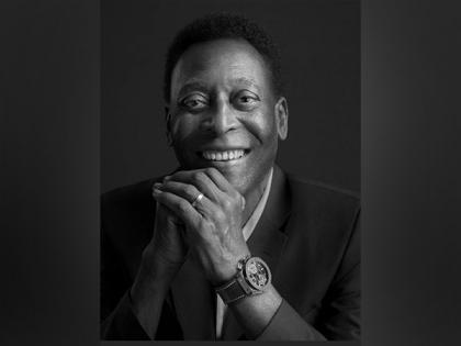Abhishek Bachchan to Vicky Kaushal, Bollywood celebs mourn demise of football legend Pele | Abhishek Bachchan to Vicky Kaushal, Bollywood celebs mourn demise of football legend Pele Abhishek Bachchan to Vicky Kaushal, Bollywood celebs mourn demise of football legend Pele | Abhishek Bachchan to Vicky Kaushal, Bollywood celebs mourn demise of football legend Pele