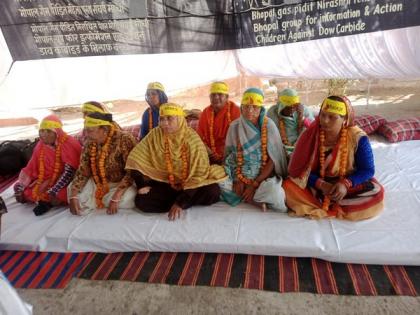 MP: 10 women gas tragedy survivors go on indefinite hunger strike | MP: 10 women gas tragedy survivors go on indefinite hunger strike MP: 10 women gas tragedy survivors go on indefinite hunger strike | MP: 10 women gas tragedy survivors go on indefinite hunger strike