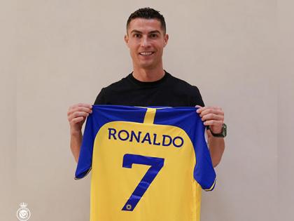 Cristiano Ronaldo signs two-year deal with Saudi Arabia club Al-Nassr, becomes highest-paid footballer in history | Cristiano Ronaldo signs two-year deal with Saudi Arabia club Al-Nassr, becomes highest-paid footballer in history