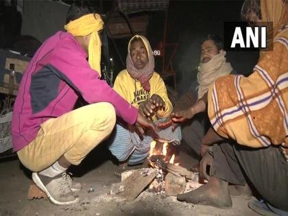 Amid biting cold, rickshaw pullers, hawkers forced to work for survival in capital | Amid biting cold, rickshaw pullers, hawkers forced to work for survival in capital