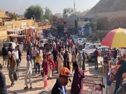 Tourists throng golden city of Jaisalmer for New Year's celebrations | Tourists throng golden city of Jaisalmer for New Year's celebrations