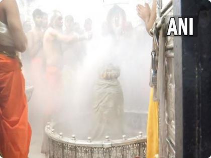 Priests perform 'Bhasma aarti' at Mahakaleshwar Temple in Ujjain on New Year | Priests perform 'Bhasma aarti' at Mahakaleshwar Temple in Ujjain on New Year