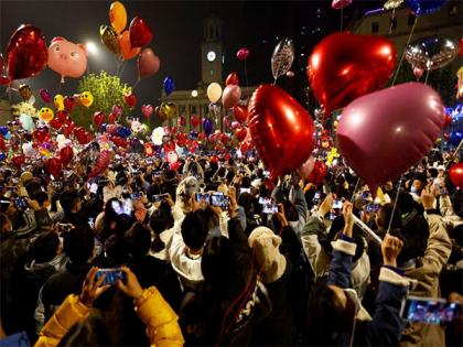 Thousands gather in China's Wuhan to celebrate New Year amidst covid wave | Thousands gather in China's Wuhan to celebrate New Year amidst covid wave